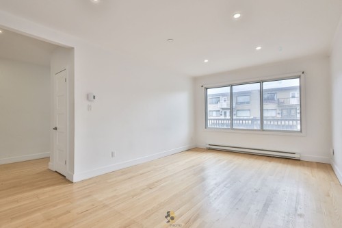 Salon - 11827 Rue Joseph-Casavant, Montréal (Ahuntsic-Cartierville), QC - Indoor Photo Showing Other Room