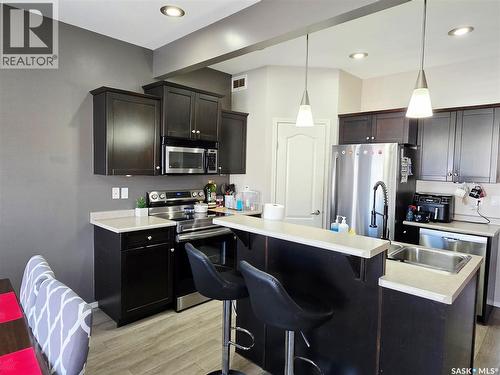531 Gordon Road, Saskatoon, SK - Indoor Photo Showing Kitchen With Double Sink With Upgraded Kitchen