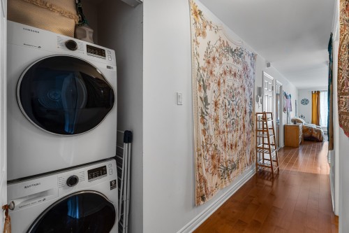 Laundry - 1-2162 Av. Bourbonnière, Montréal (Mercier/Hochelaga-Maisonneuve), QC 