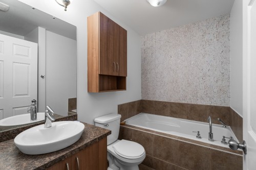 Bathroom - 1-2162 Av. Bourbonnière, Montréal (Mercier/Hochelaga-Maisonneuve), QC 