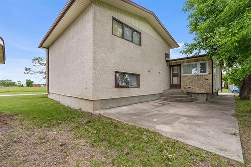 418 Netley Ave, Selkirk, MB 