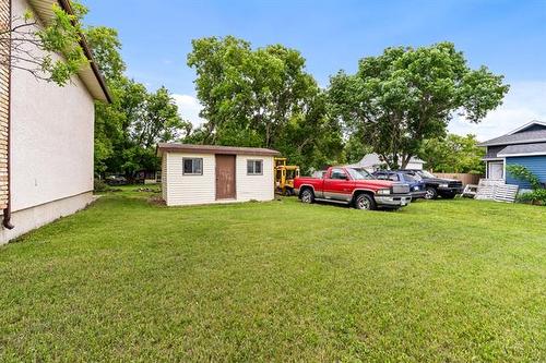 418 Netley Ave, Selkirk, MB 