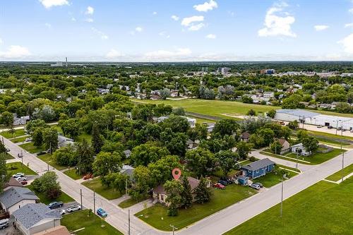 418 Netley Ave, Selkirk, MB 