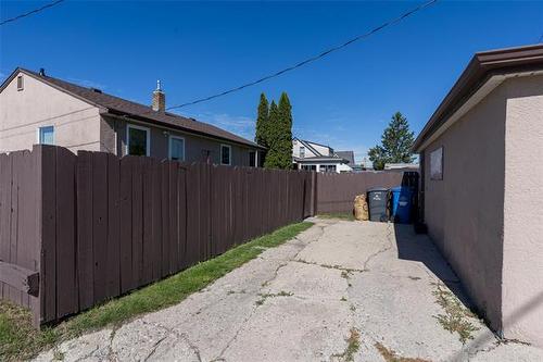 1187 Mountain Ave, Winnipeg, MB 