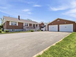 21 Hillcrest Lane  Upper Burlington, NS B0N 2A0