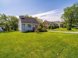18 Avon Crescent  Spryfield, NS B3R 2E3