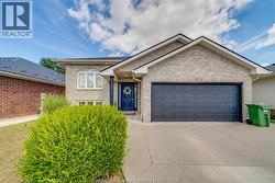 1174 CLOVER  Windsor, ON N8P 1W1