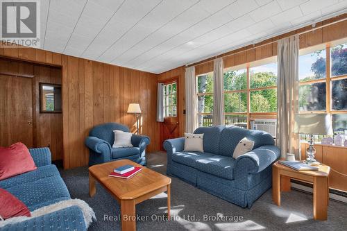 24 Poplar Drive, Tiny, ON - Indoor Photo Showing Living Room