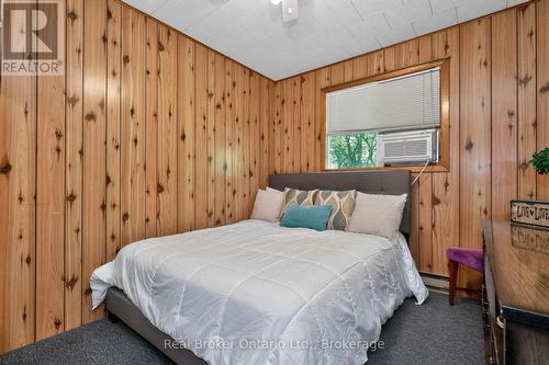 24 Poplar Drive, Tiny, ON - Indoor Photo Showing Bedroom