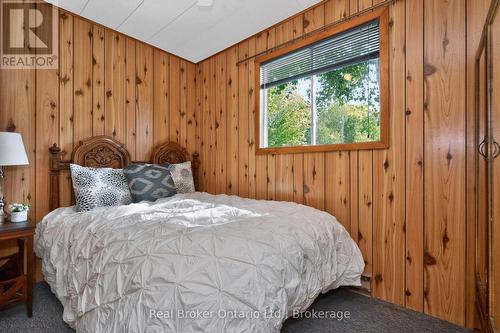 24 Poplar Drive, Tiny, ON - Indoor Photo Showing Bedroom