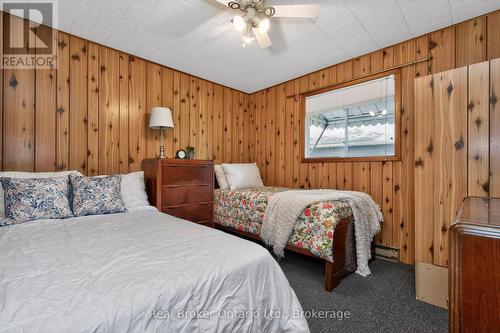 24 Poplar Drive, Tiny, ON - Indoor Photo Showing Bedroom