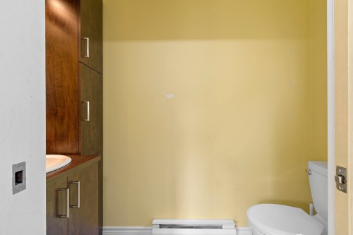 Bathroom - 37 Av. Cartier, Pointe-Claire, QC - Indoor Photo Showing Bathroom