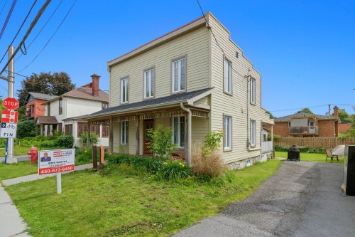 Front of Structure - 37 Av. Cartier, Pointe-Claire, QC - Outdoor