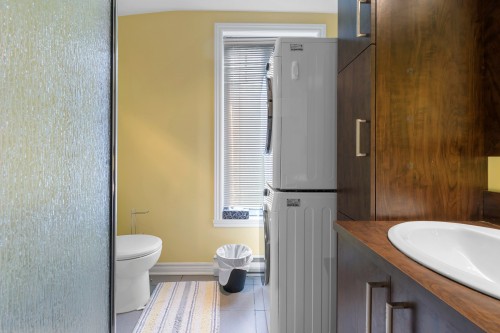 Kitchen - 37 Av. Cartier, Pointe-Claire, QC - Indoor Photo Showing Bathroom