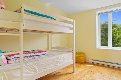 Bedroom - 37 Av. Cartier, Pointe-Claire, QC - Indoor Photo Showing Bedroom