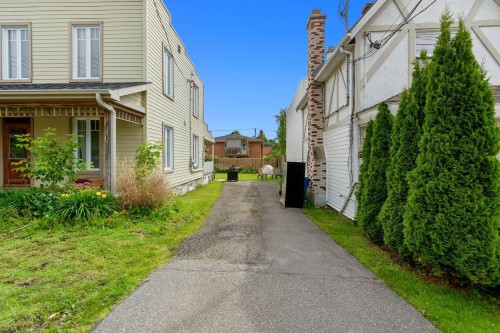 Parking - 37 Av. Cartier, Pointe-Claire, QC - Outdoor