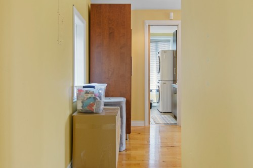 Mud Room - 37 Av. Cartier, Pointe-Claire, QC - Indoor