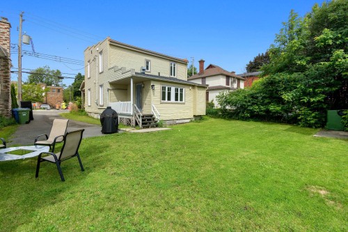 Courtyard - 37 Av. Cartier, Pointe-Claire, QC - Outdoor