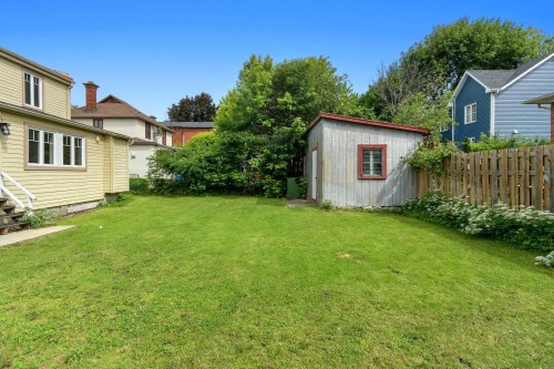 Courtyard - 37 Av. Cartier, Pointe-Claire, QC - Outdoor With Exterior