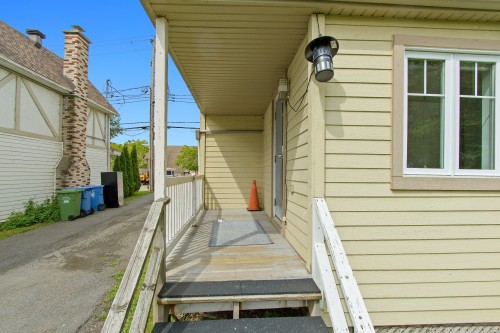 Staircase - 37 Av. Cartier, Pointe-Claire, QC - Outdoor With Exterior