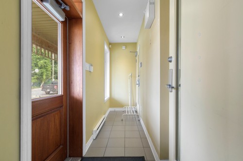 Mud Room - 37 Av. Cartier, Pointe-Claire, QC - Indoor Photo Showing Other Room