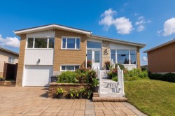 1379 Boul. Normandie  Laval (Chomedey), QC H7W 1L8