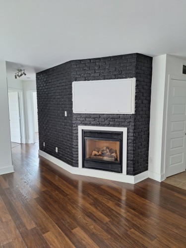 Salon - 205-65 Rue Des Manoirs, Charlemagne, QC 