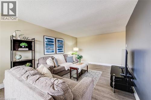303-4 Avalon Place, Kitchener, ON - Indoor Photo Showing Living Room