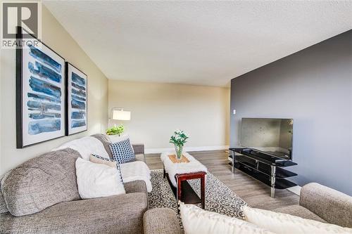 303-4 Avalon Place, Kitchener, ON - Indoor Photo Showing Living Room
