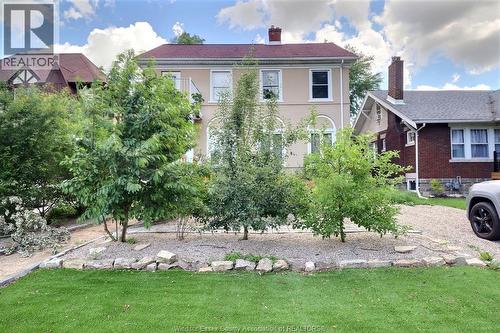 956 VICTORIA  Windsor, ON N9A 4N4