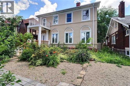 956 Victoria, Windsor, ON 
