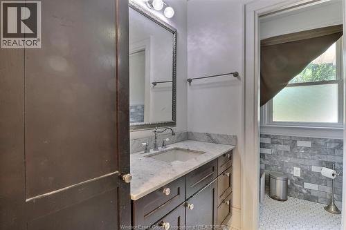 956 Victoria, Windsor, ON 