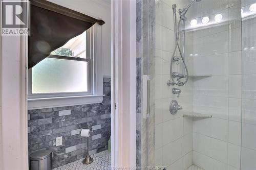 956 Victoria, Windsor, ON 