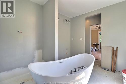 956 Victoria, Windsor, ON 