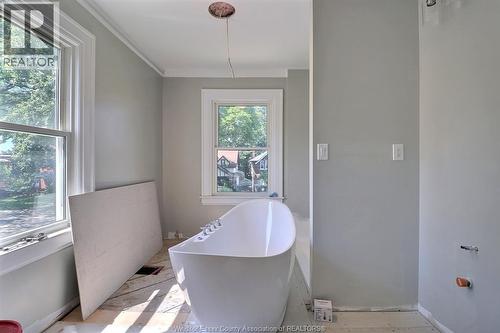 956 Victoria, Windsor, ON 