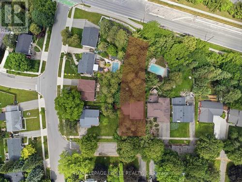 Lot: 43.27ft. x 222.37ft. x 58.09ft. x 205.09ft. - 67 Longwood Drive, Waterloo, ON 