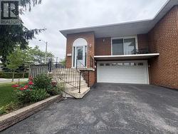 966 LOVINGSTON CRESCENT  Mississauga, ON L4W 3S7