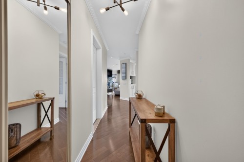 Mud Room - 401-5282 Rue Du Sureau, Montréal (Pierrefonds-Roxboro), QC 