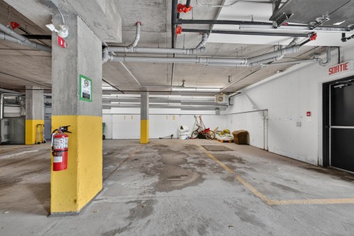Garage - 401-5282 Rue Du Sureau, Montréal (Pierrefonds-Roxboro), QC 