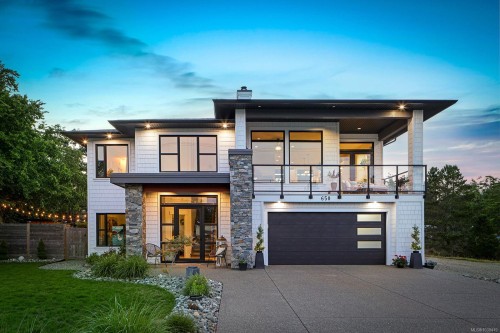650 Lazo Rd, Comox, BC 