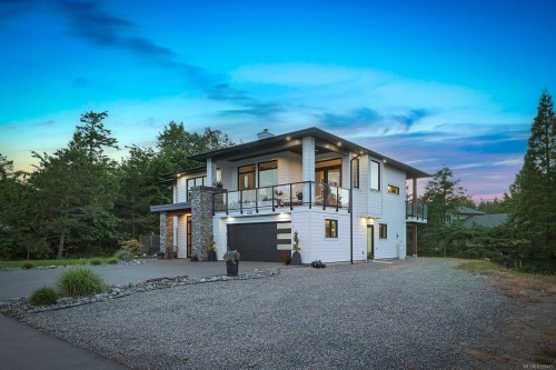 650 Lazo Rd, Comox, BC 