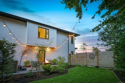 650 Lazo Rd, Comox, BC 