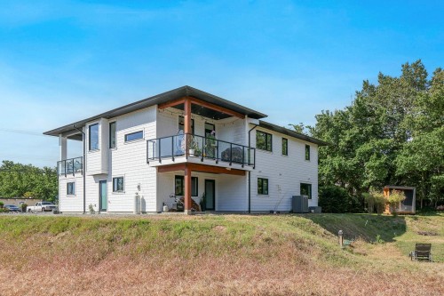 650 Lazo Rd, Comox, BC 