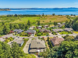 7012 Island View Pl  Central Saanich, BC V8M 2J6