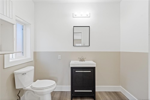 1468 Stroud Rd, Victoria, BC 