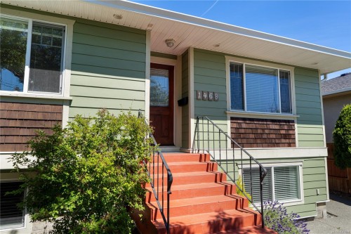 1468 Stroud Rd, Victoria, BC 