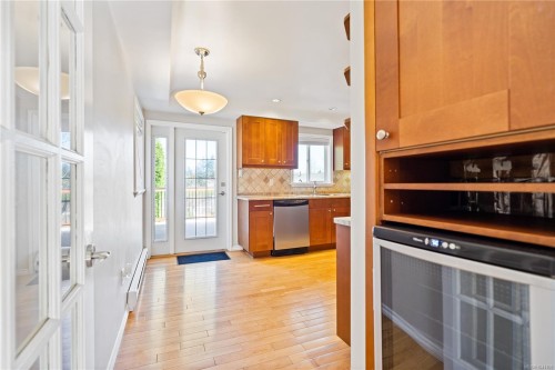 1468 Stroud Rd, Victoria, BC 