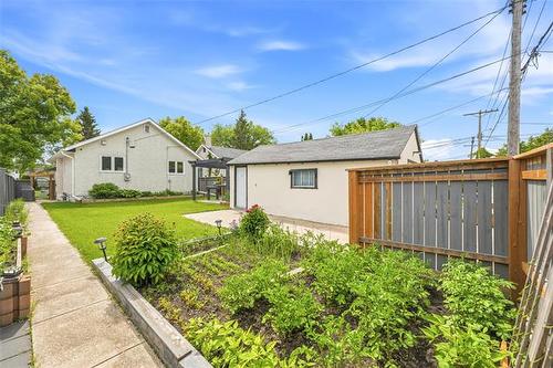 341 Smithfield Ave, Winnipeg, MB 