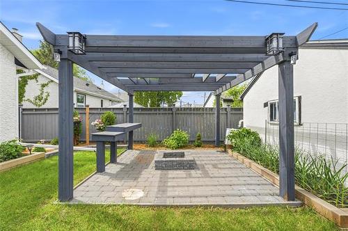 341 Smithfield Ave, Winnipeg, MB 