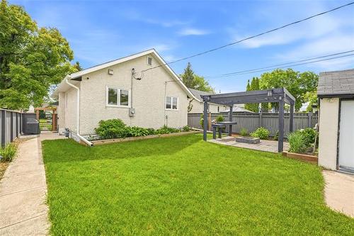 341 Smithfield Ave, Winnipeg, MB 
